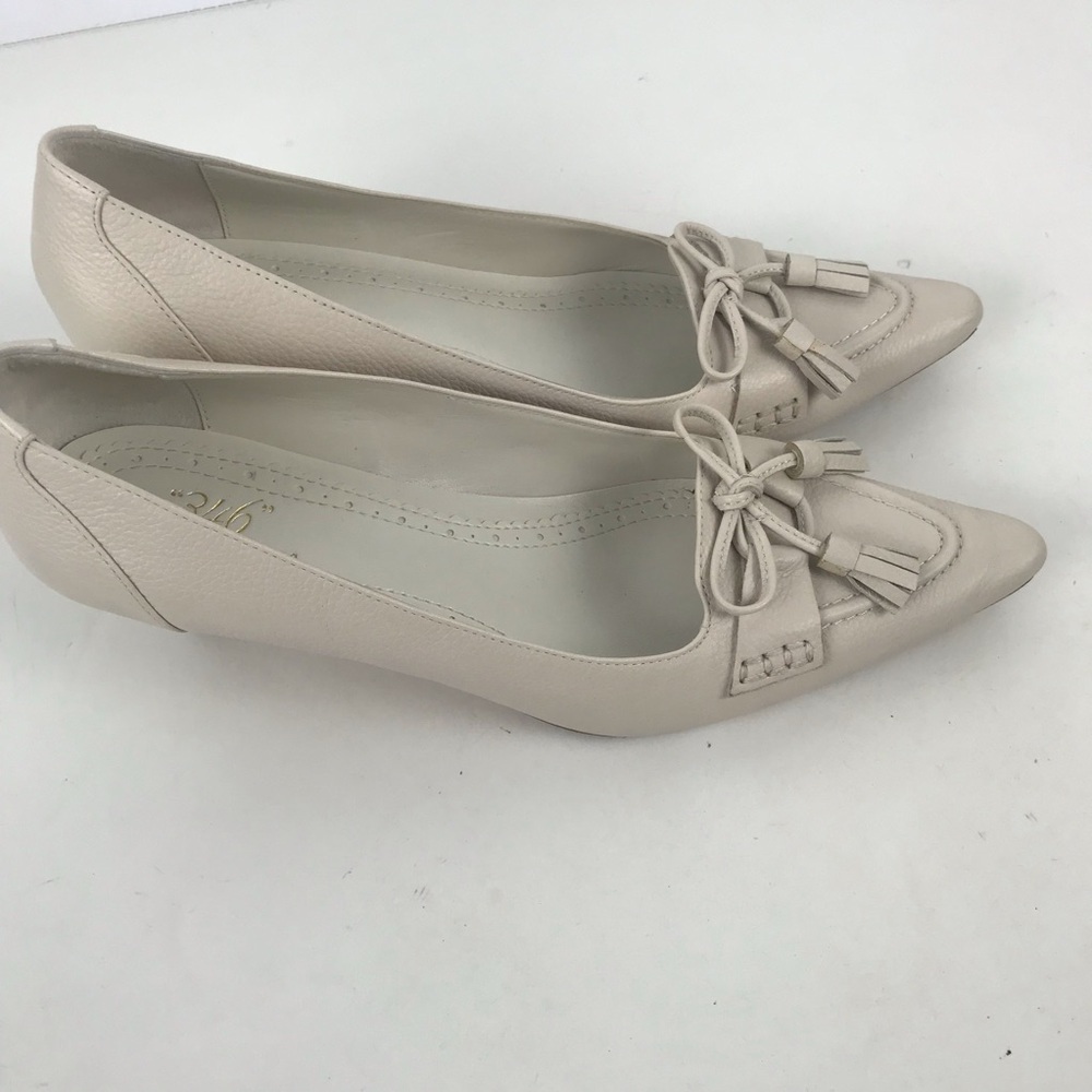 Brooks Brothers Elegant Leather Off-white Women's Low Heels - 7.5 - Picture 3 of 8